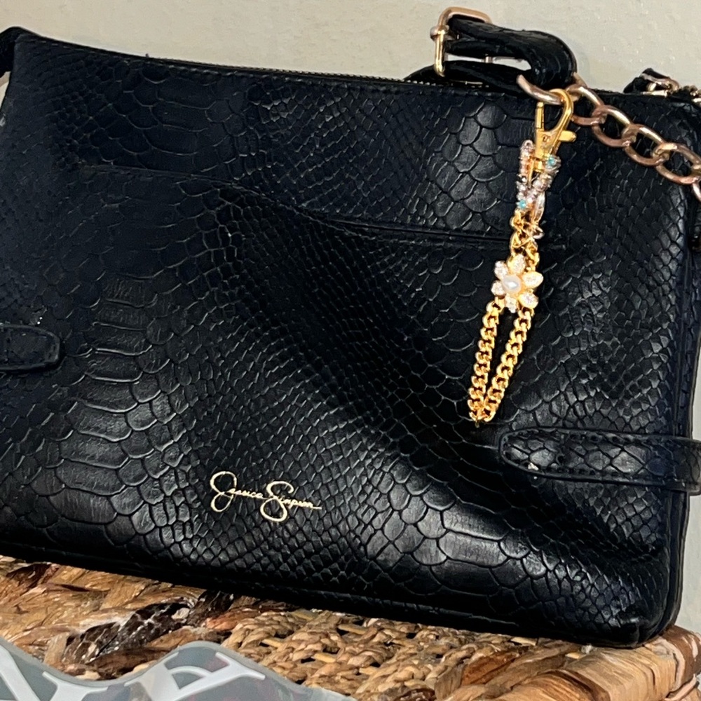 Fine purse fob w Schwarzkopesky “v”